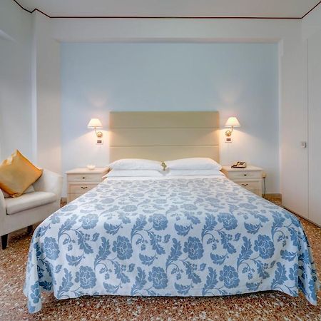 Hotel Carlton Beach Rimini Exterior foto