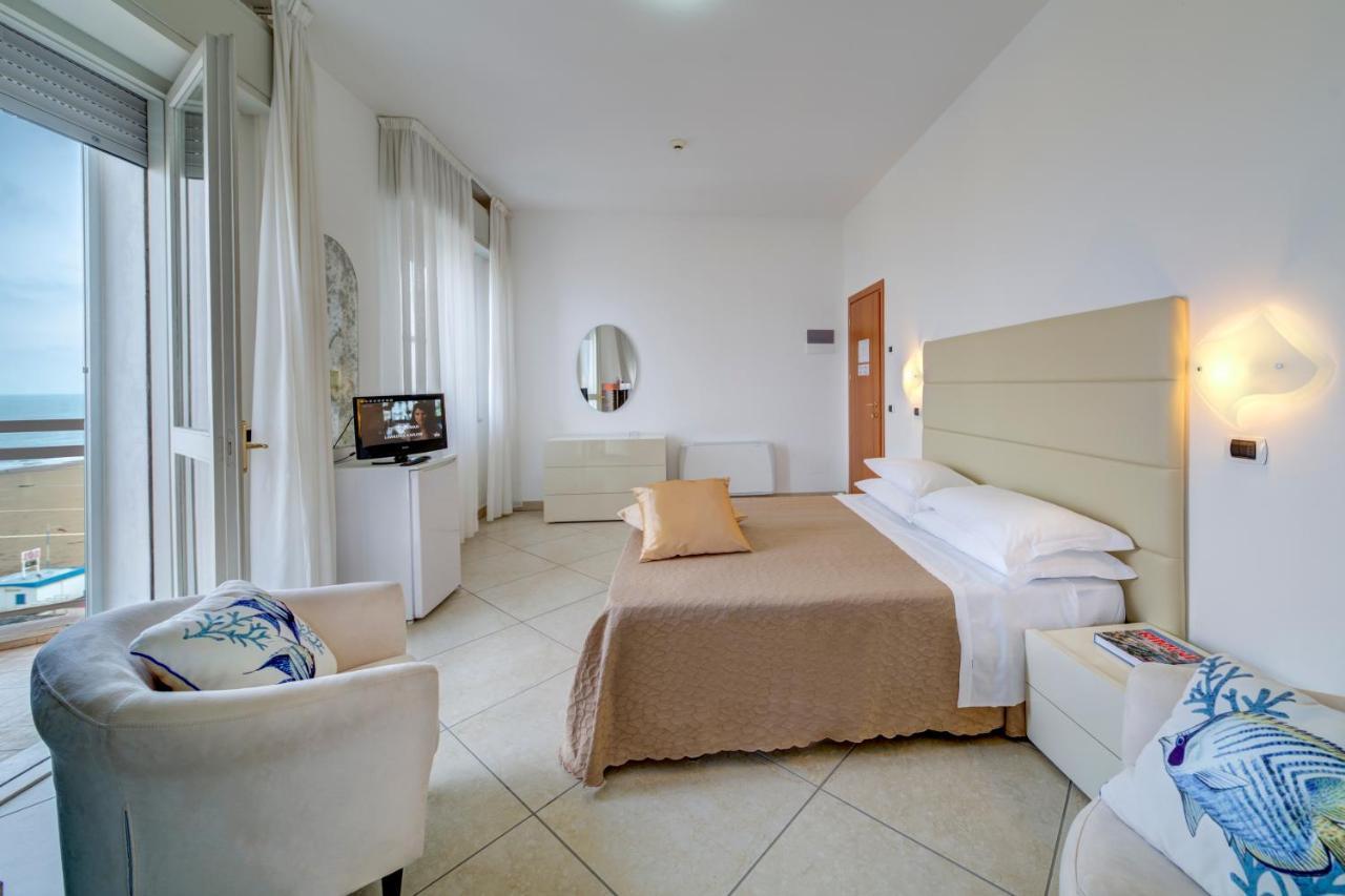 Hotel Carlton Beach Rimini Exterior foto