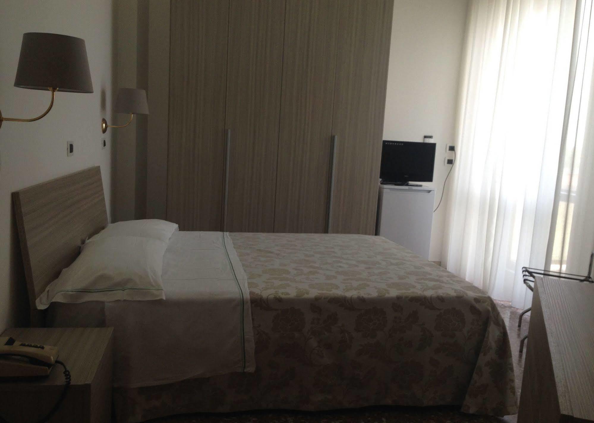Hotel Carlton Beach Rimini Exterior foto