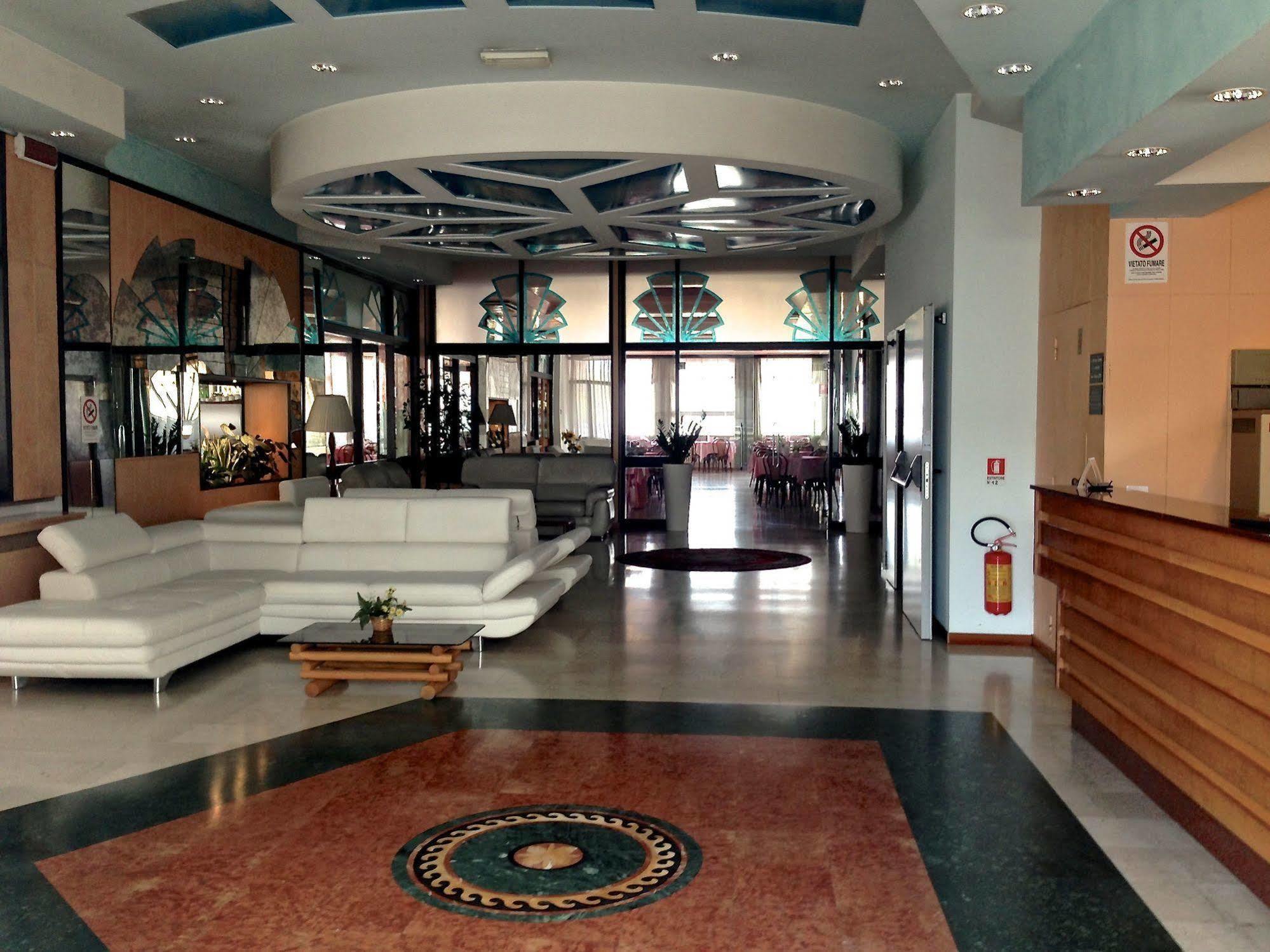 Hotel Carlton Beach Rimini Exterior foto