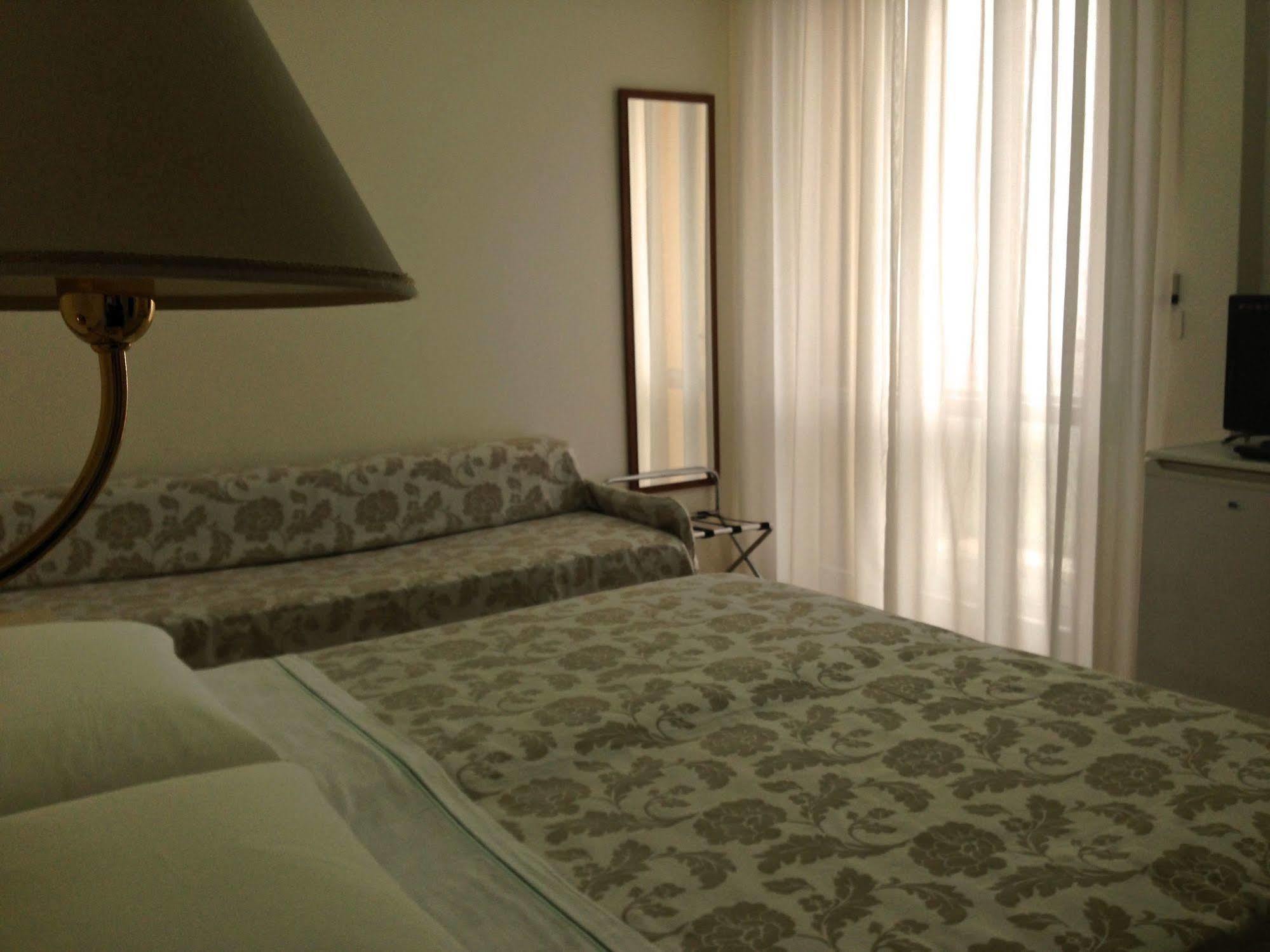Hotel Carlton Beach Rimini Exterior foto