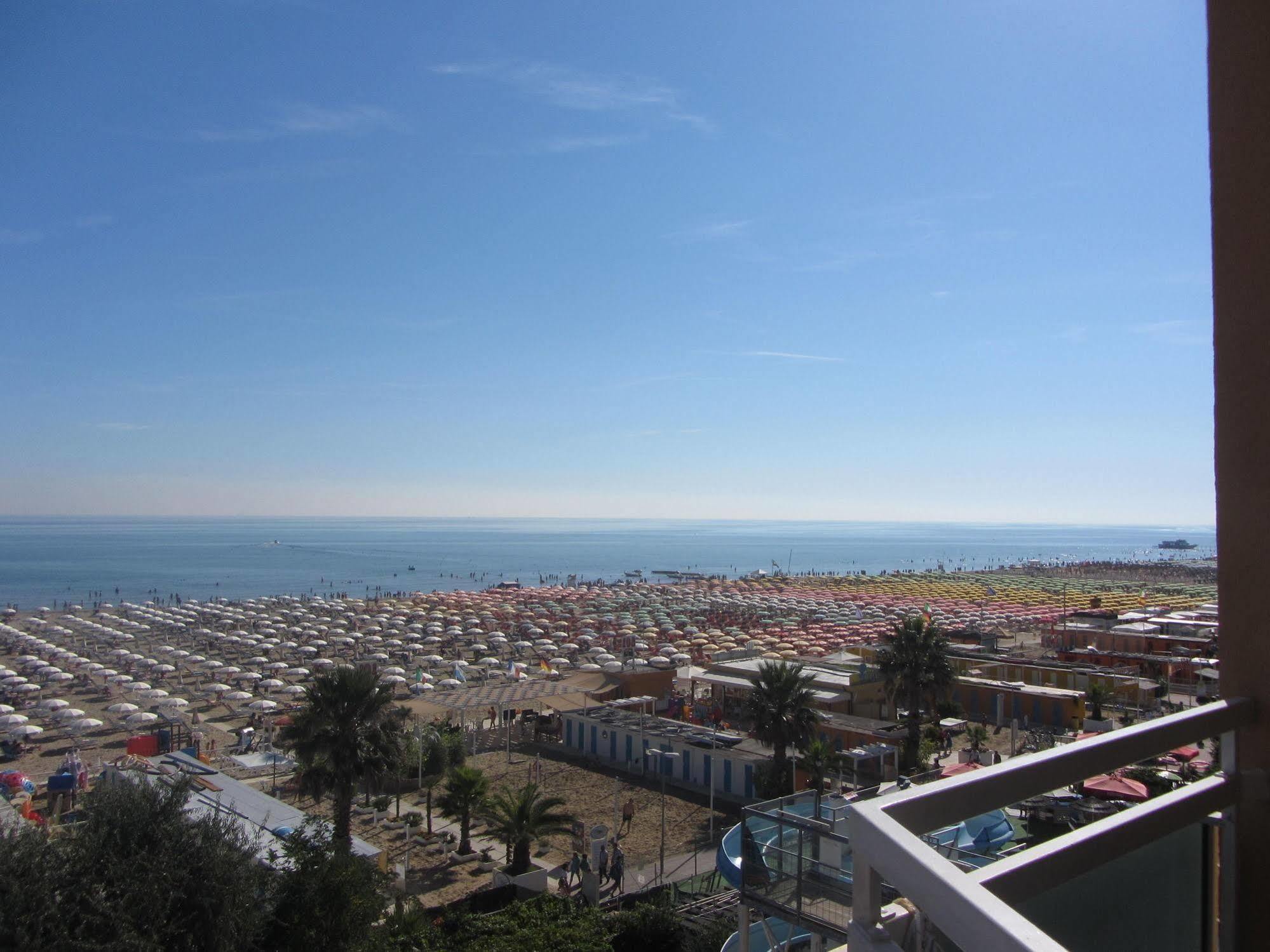 Hotel Carlton Beach Rimini Exterior foto