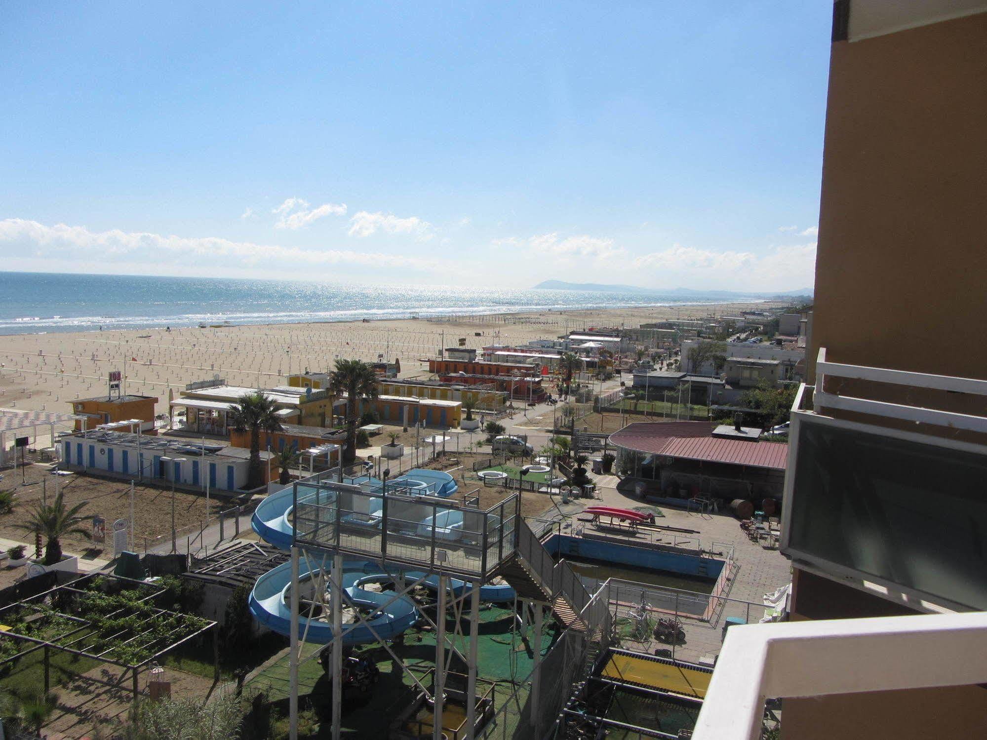 Hotel Carlton Beach Rimini Exterior foto